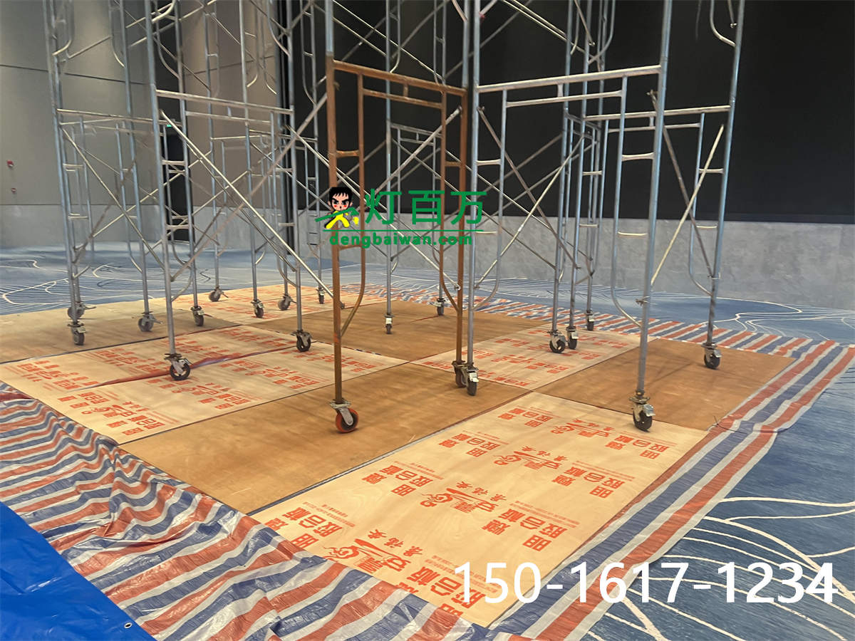 酒店灯具清洗作业