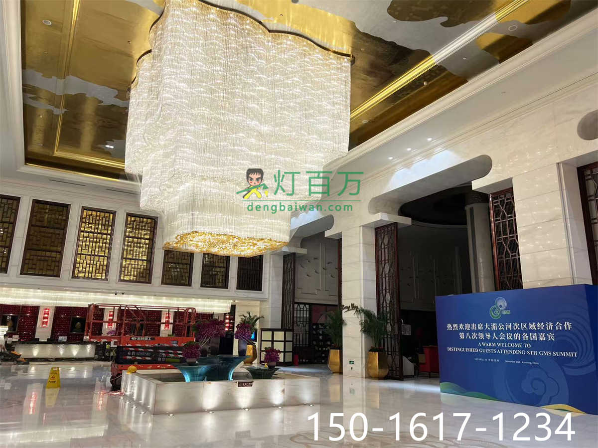 别墅灯具清洗作业