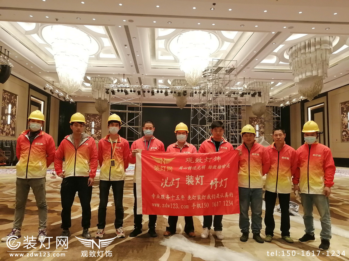 水晶灯清洗师傅合影