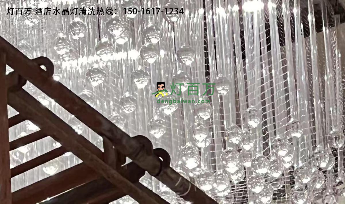 观致灯饰洗灯现场