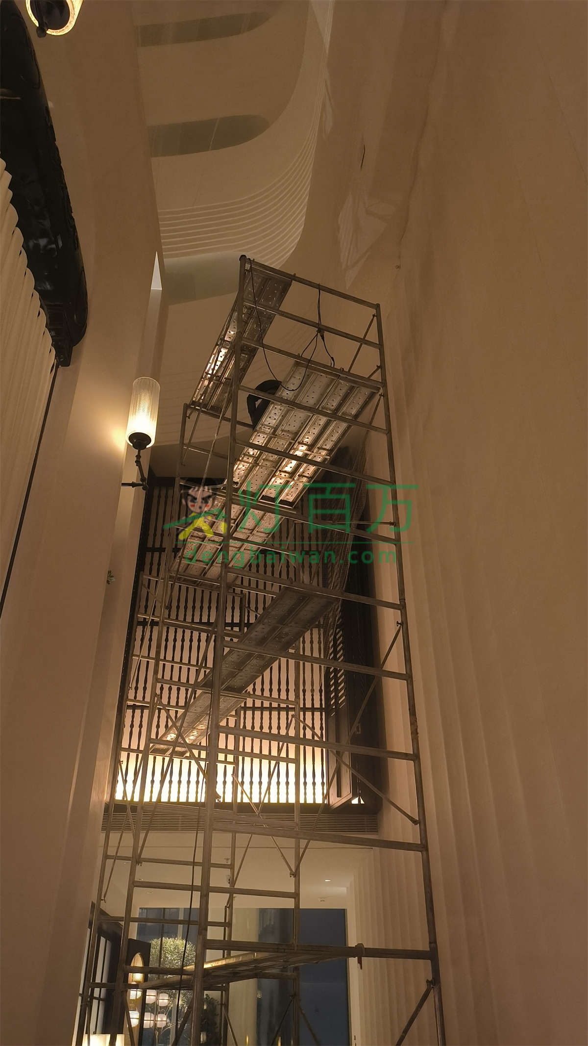 观致灯饰洗灯现场