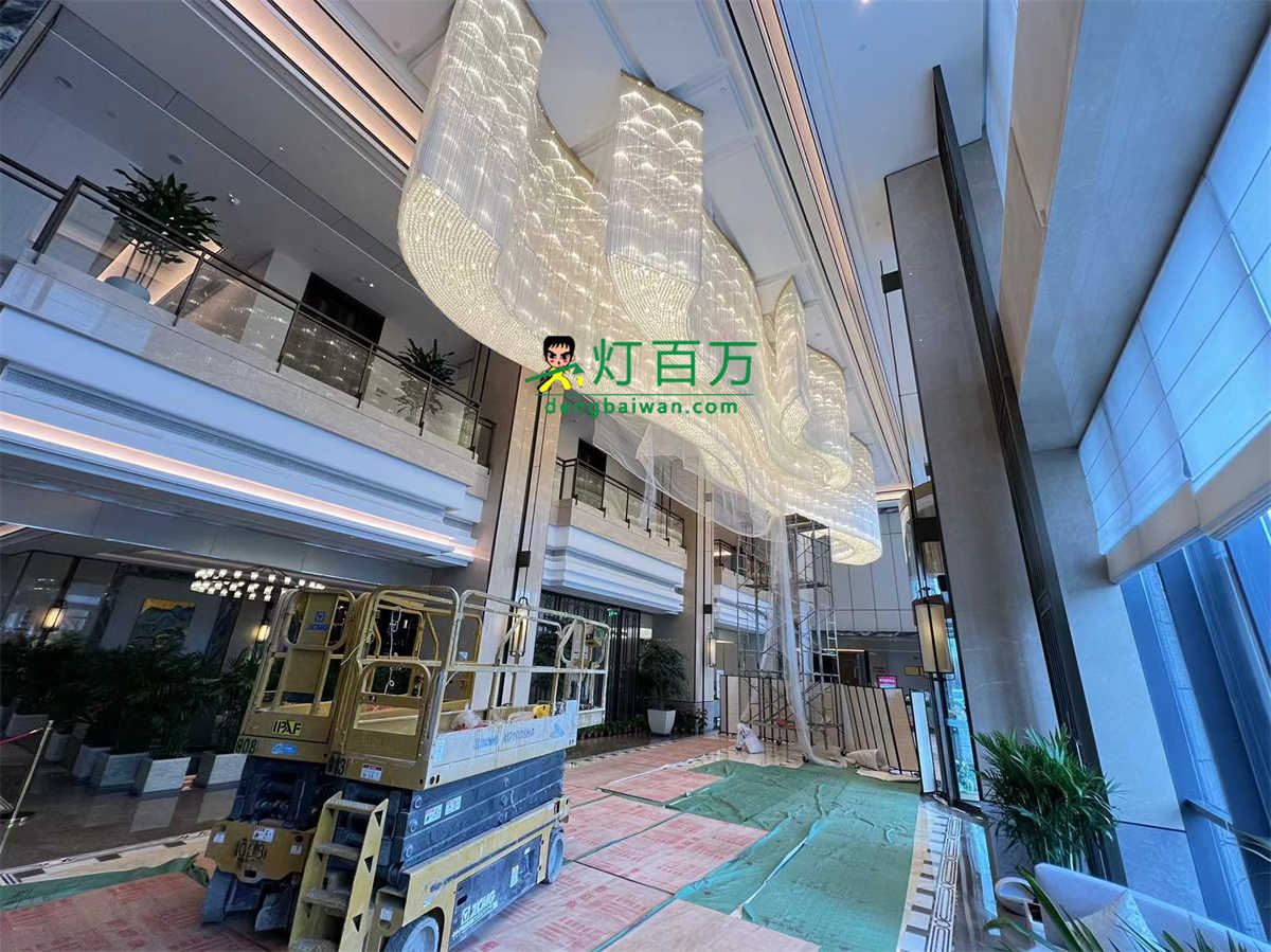 观致灯饰洗灯现场