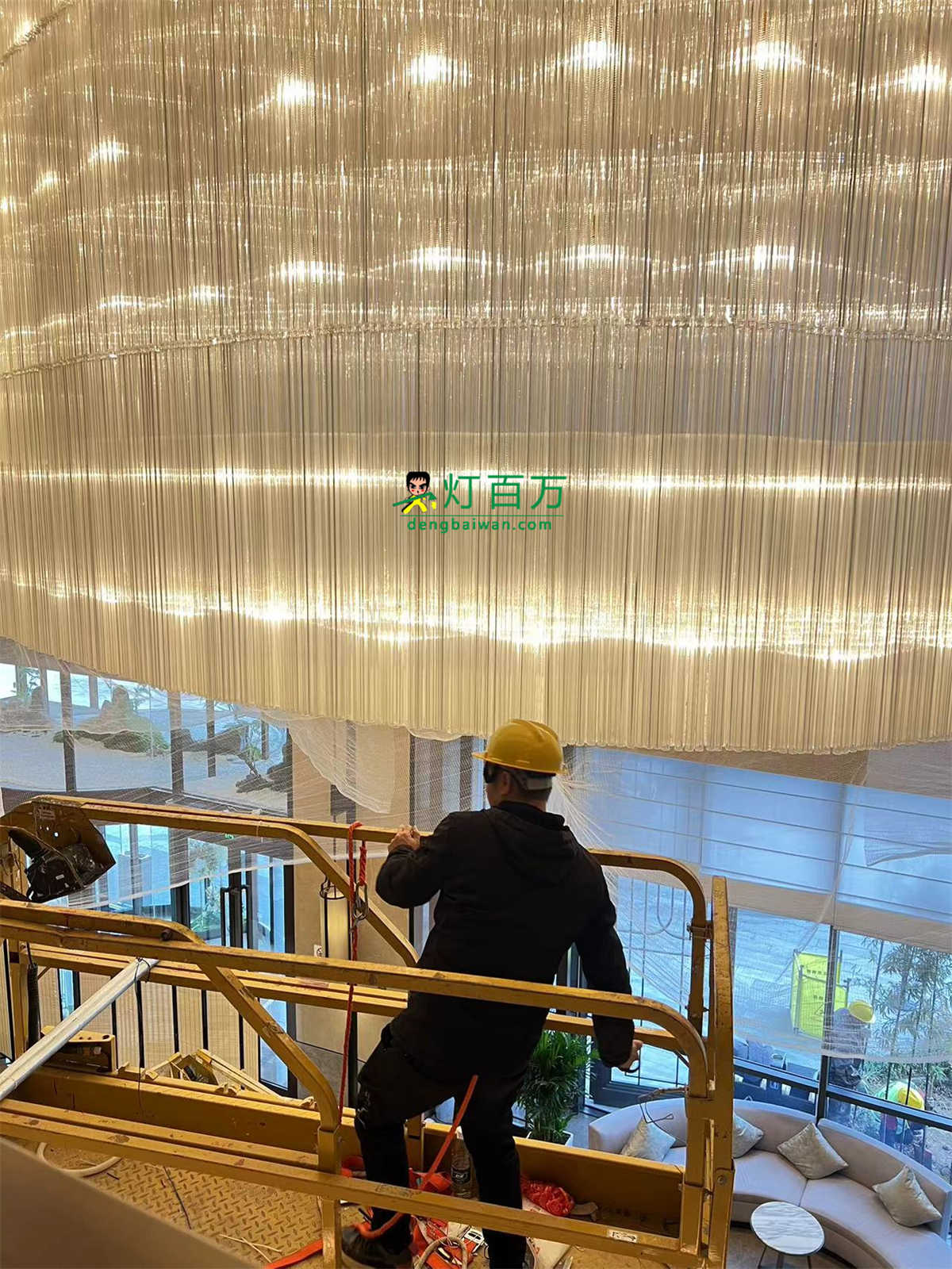 观致灯饰洗灯现场